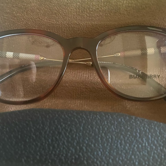 Burberry frame - Picture 2 of 3